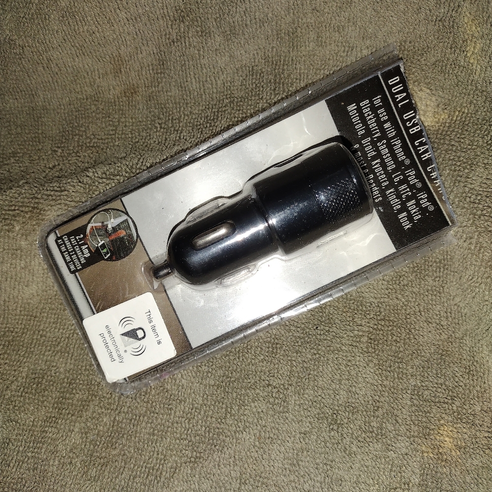 🌻 5/$10 Dual USB car charger